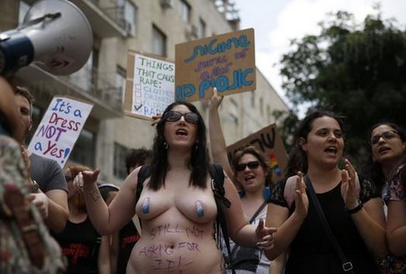 SlutWalk γuμνόστηθη διαμαρτυρία στην Ιερουσαλήμ κατά της σeξουαλικής βίας!! (Pics)