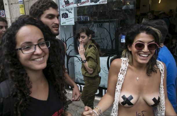 SlutWalk γuμνόστηθη διαμαρτυρία στην Ιερουσαλήμ κατά της σeξουαλικής βίας!! (Pics)