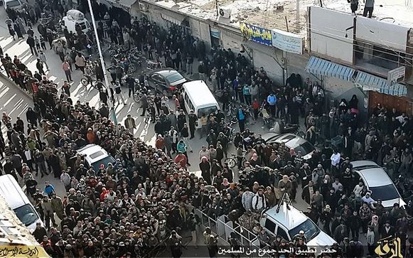 ΦΡΙΚΗ!! Τζιχαντιστές εκτέλεσαν ομοφυλόφιλο πετώντας τον από κτήριο!! (Pics)