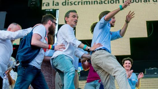 Ο ηγέτης των Podemos χορεύει στο Gay Pride Parade της Ισπανίας (βίντεο)